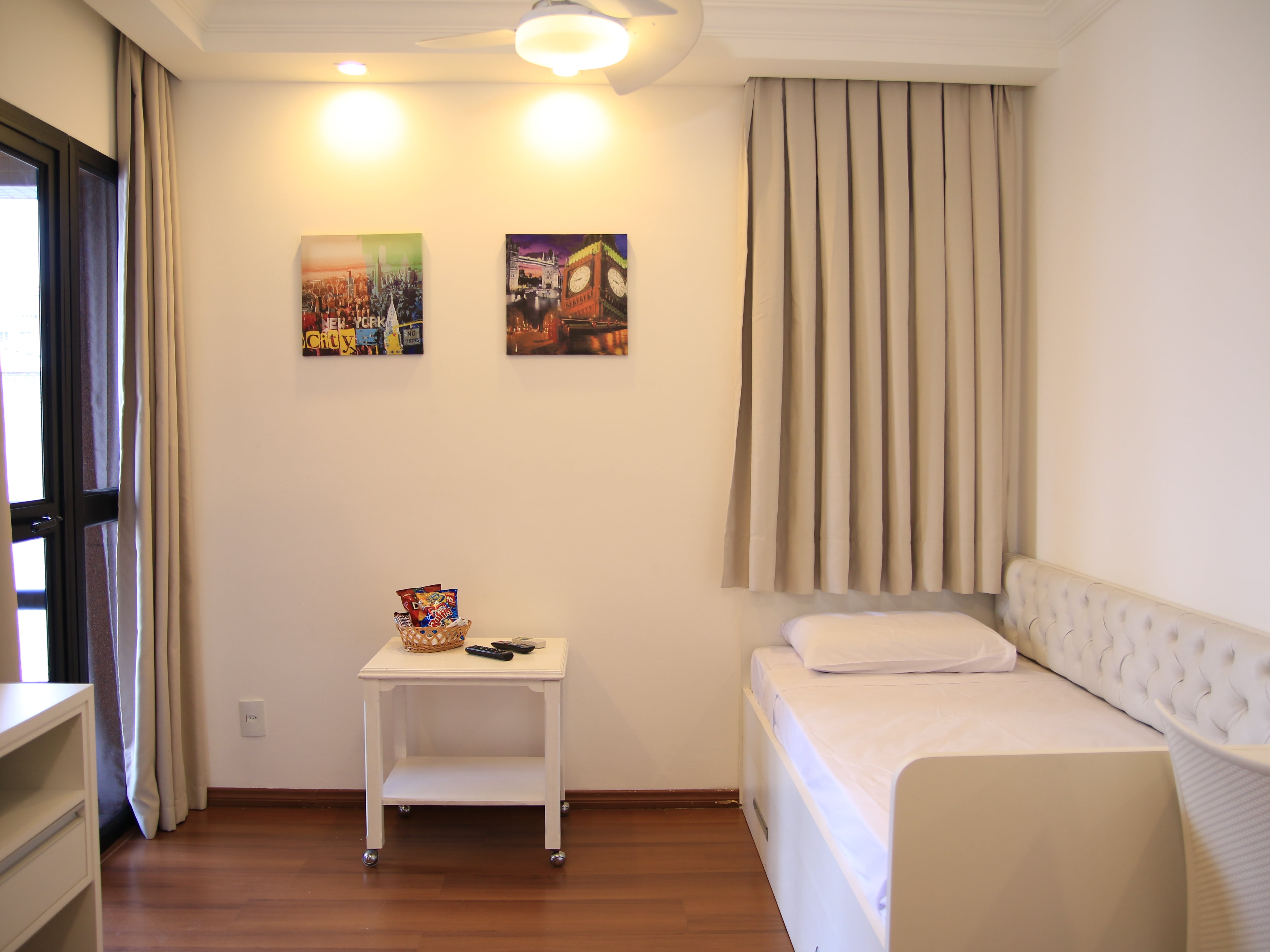 Sala com cama extra-min-1.JPG